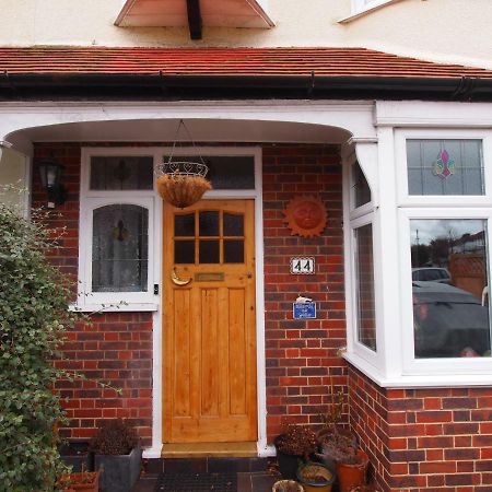 Friendly Home In South London Morden Esterno foto