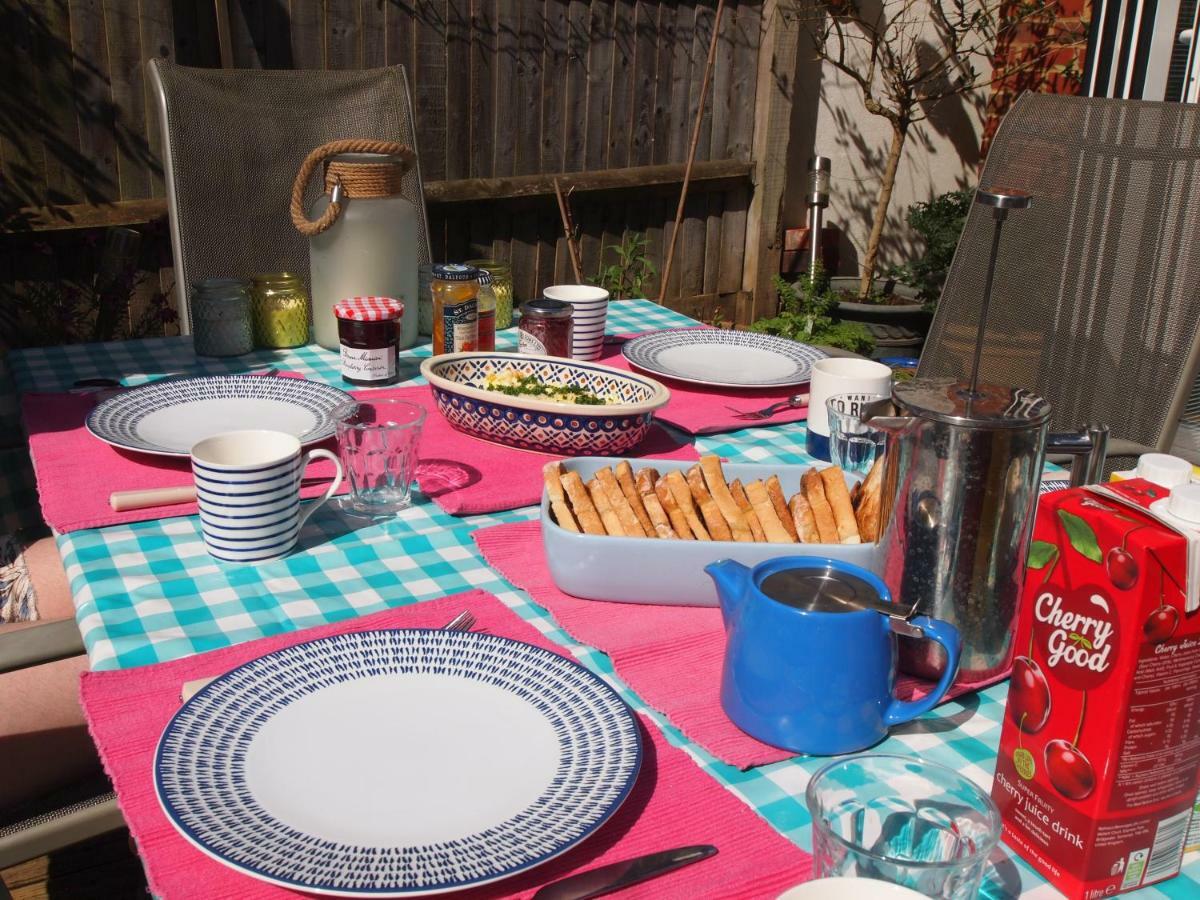 Friendly Home In South London Morden Esterno foto