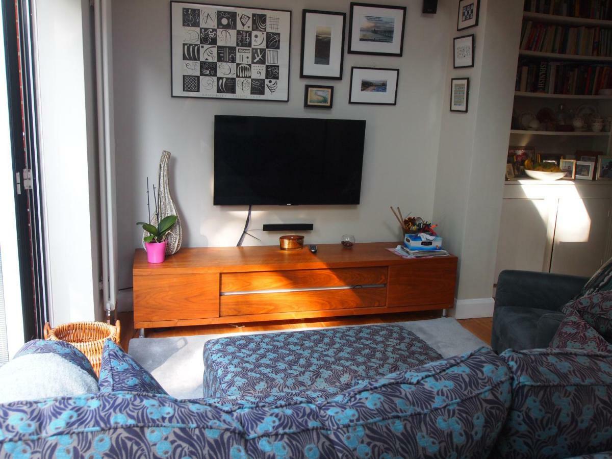 Friendly Home In South London Morden Esterno foto