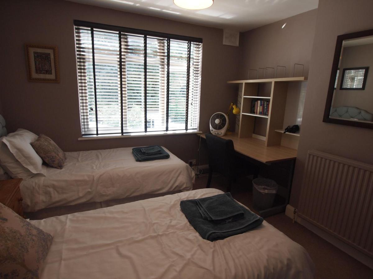 Friendly Home In South London Morden Esterno foto
